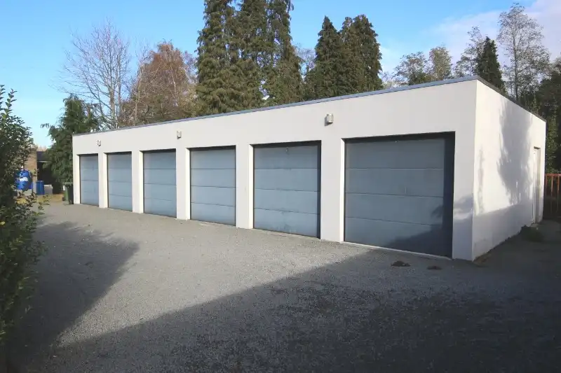 GELIJKVLOERS APPARTEMENT MET TUIN EN GARAGE foto 13