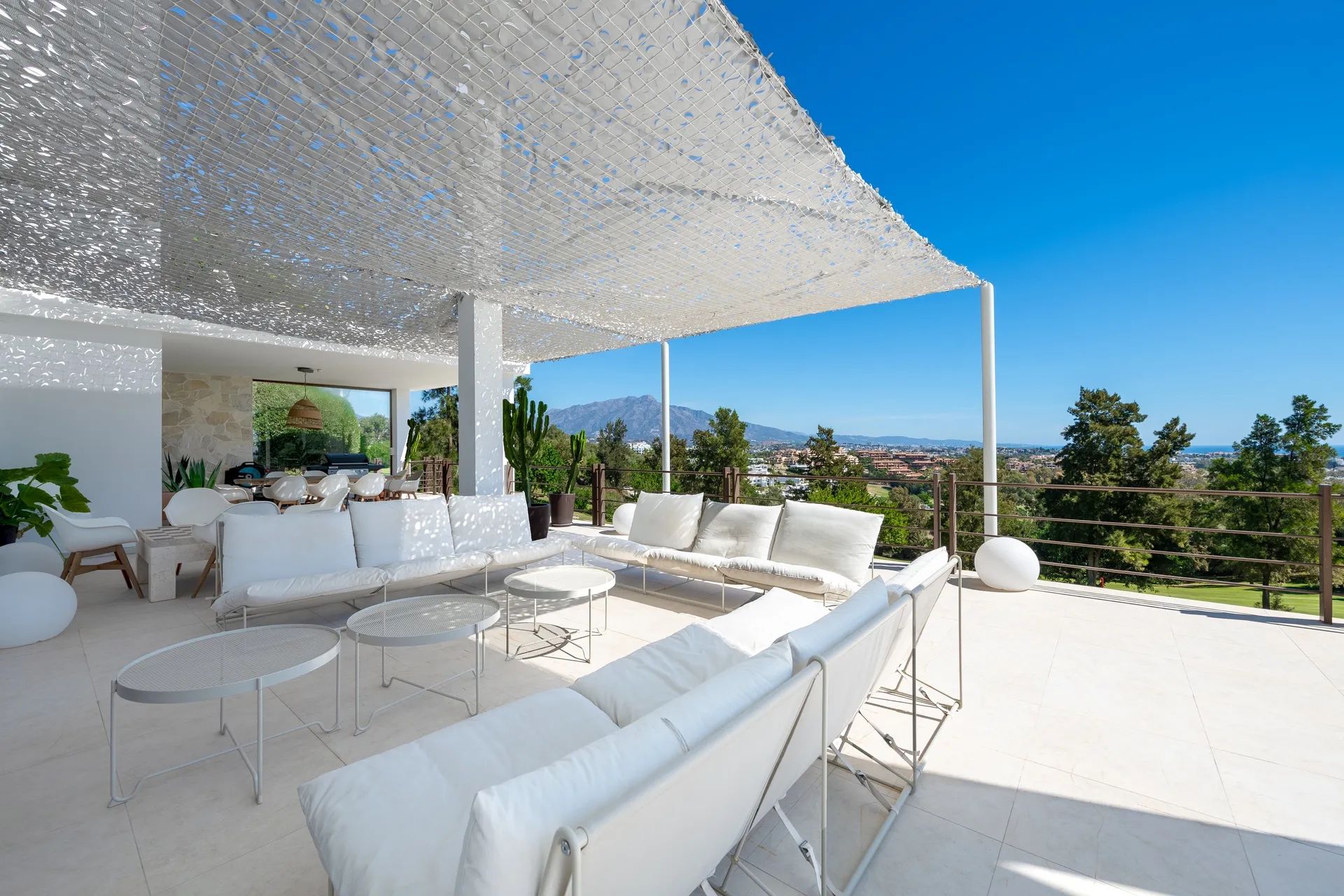 Moderne luxe en rendement: een villa met stijlvolle investering in het exclusieve Benahavis! foto 31