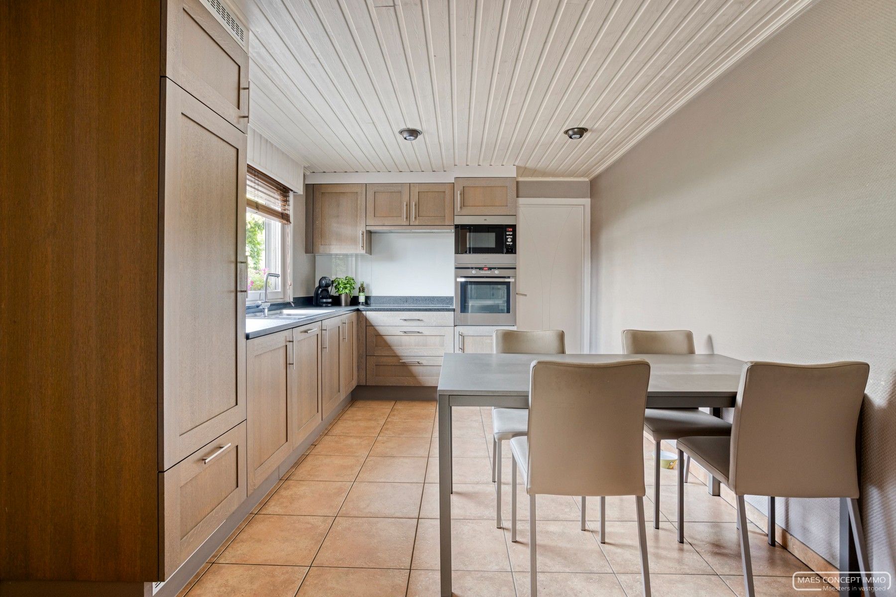 Gezellige halfopen woning met ruime groene tuin foto 5