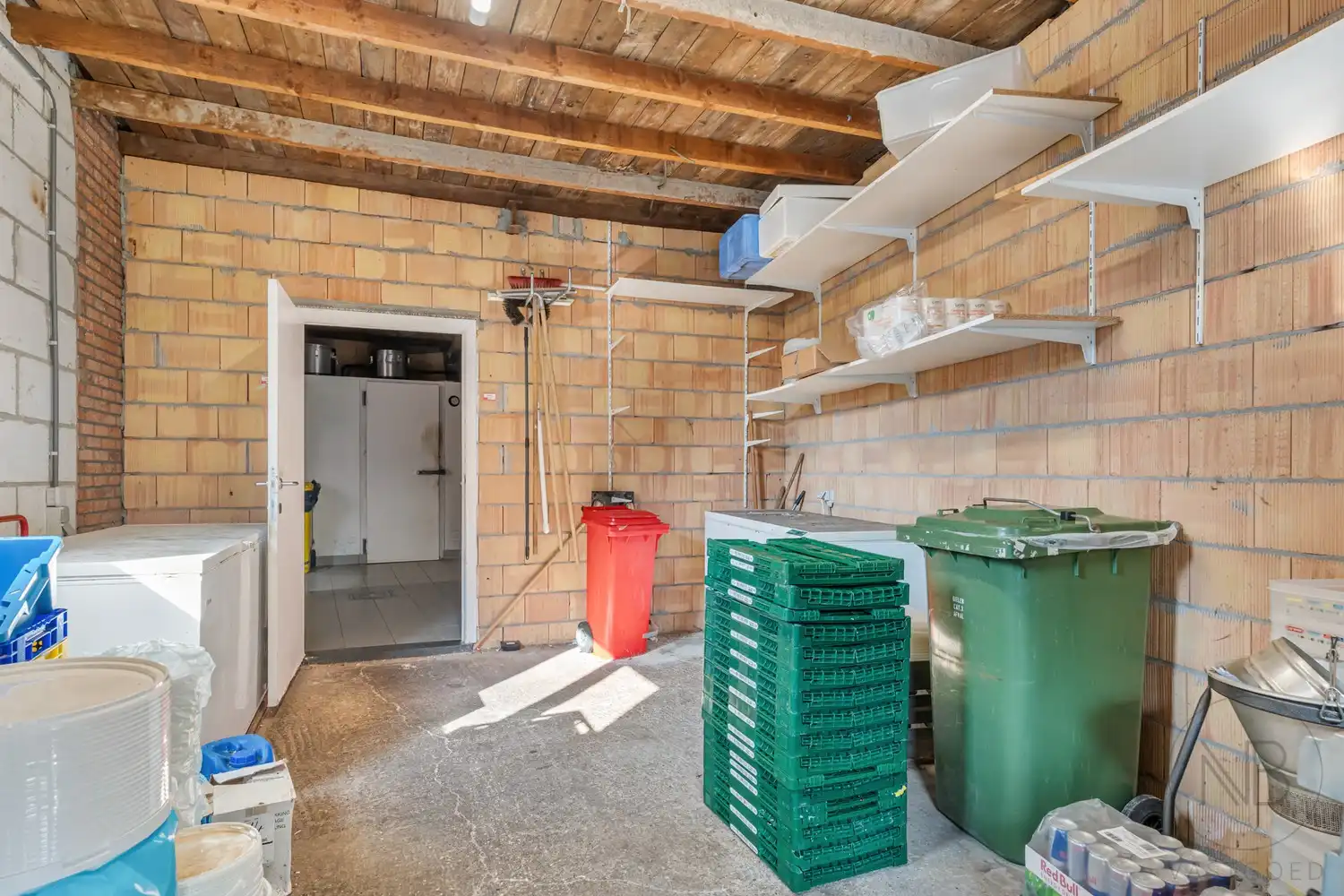 Goed gelegen handelspand foto 18