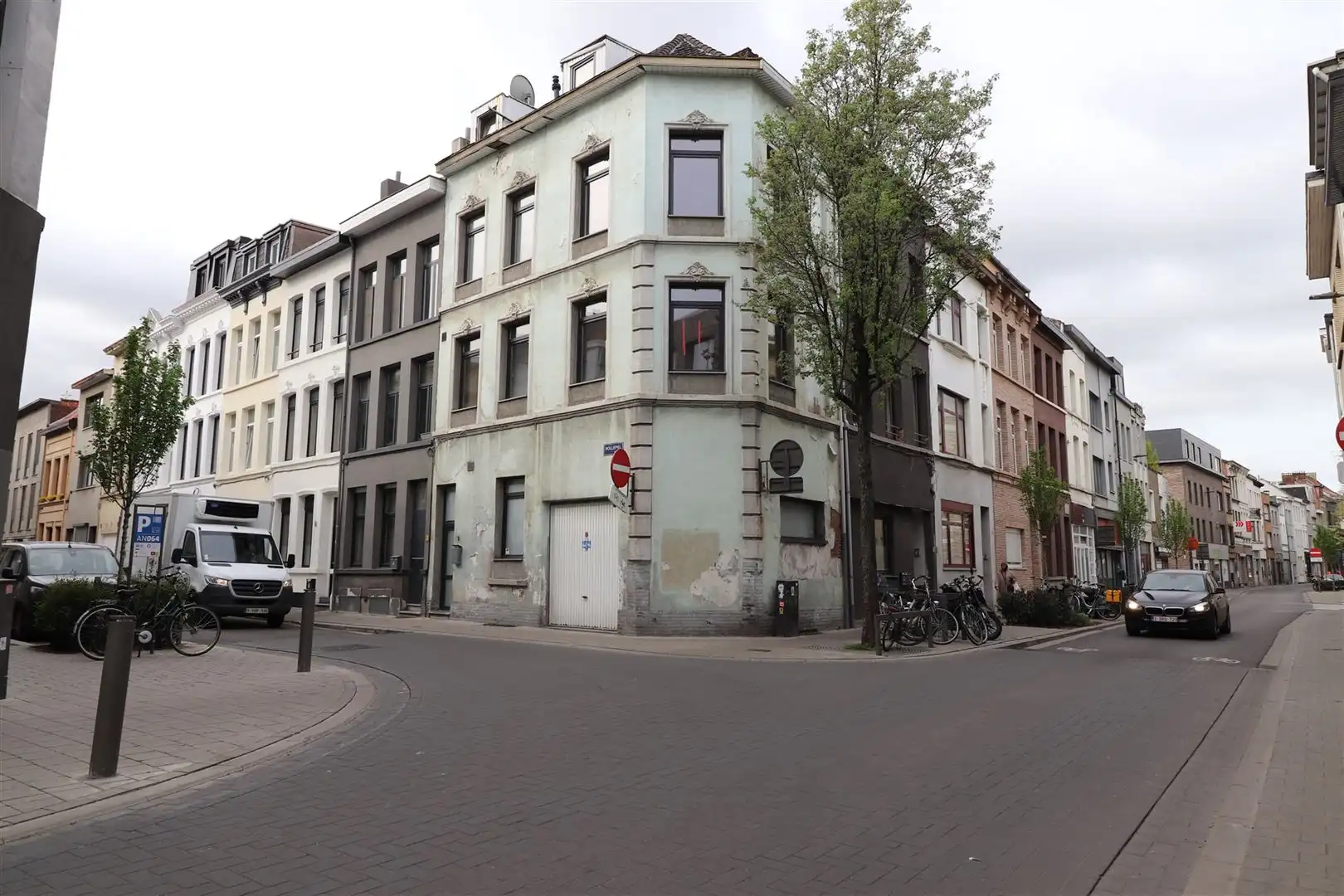 Woning met 4 slaapkamers en inpandige garage in de Seefhoek foto {{pictureIndex}}