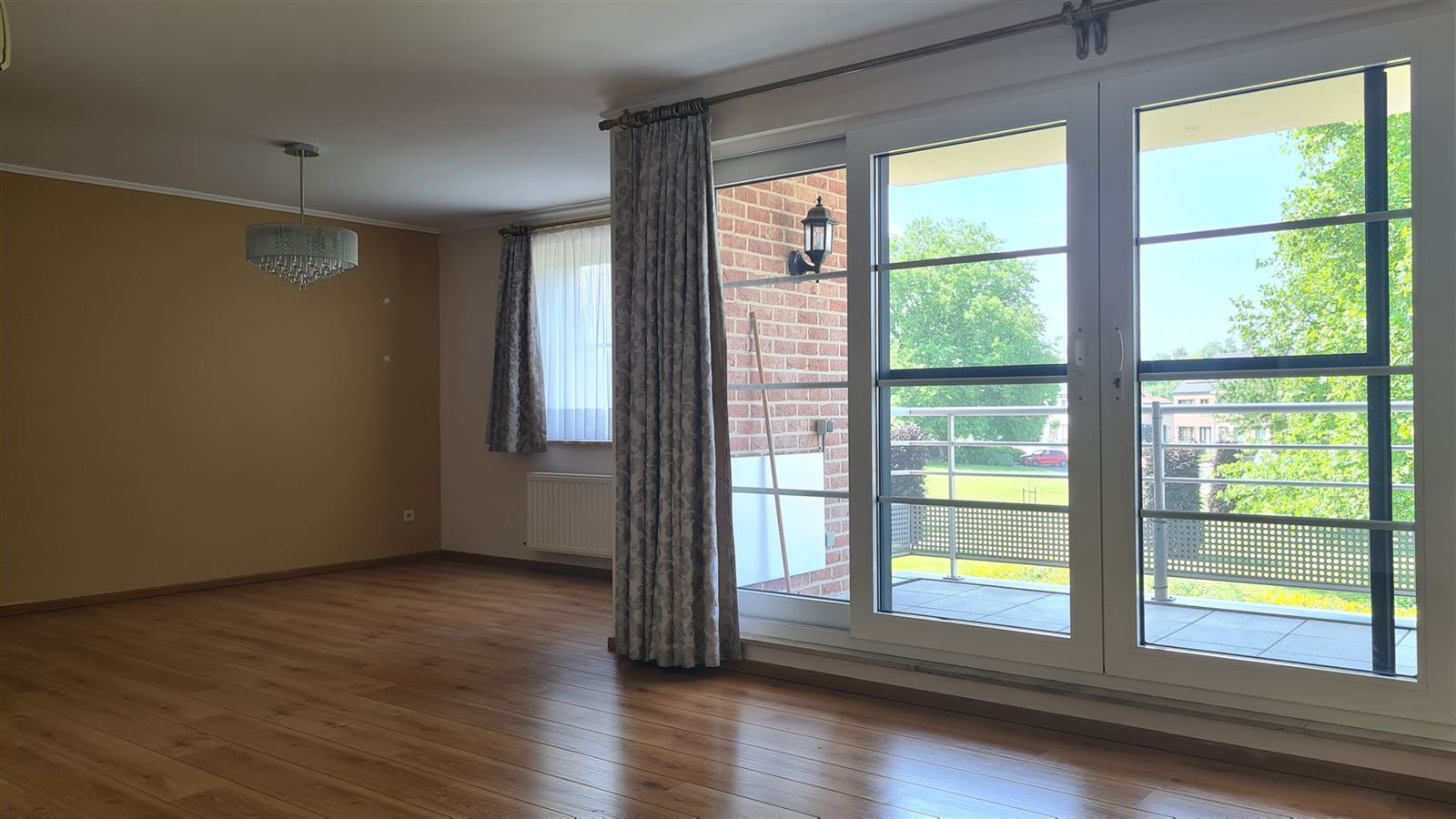 Ruim appartement in centrum Munsterbilzen foto {{pictureIndex}}