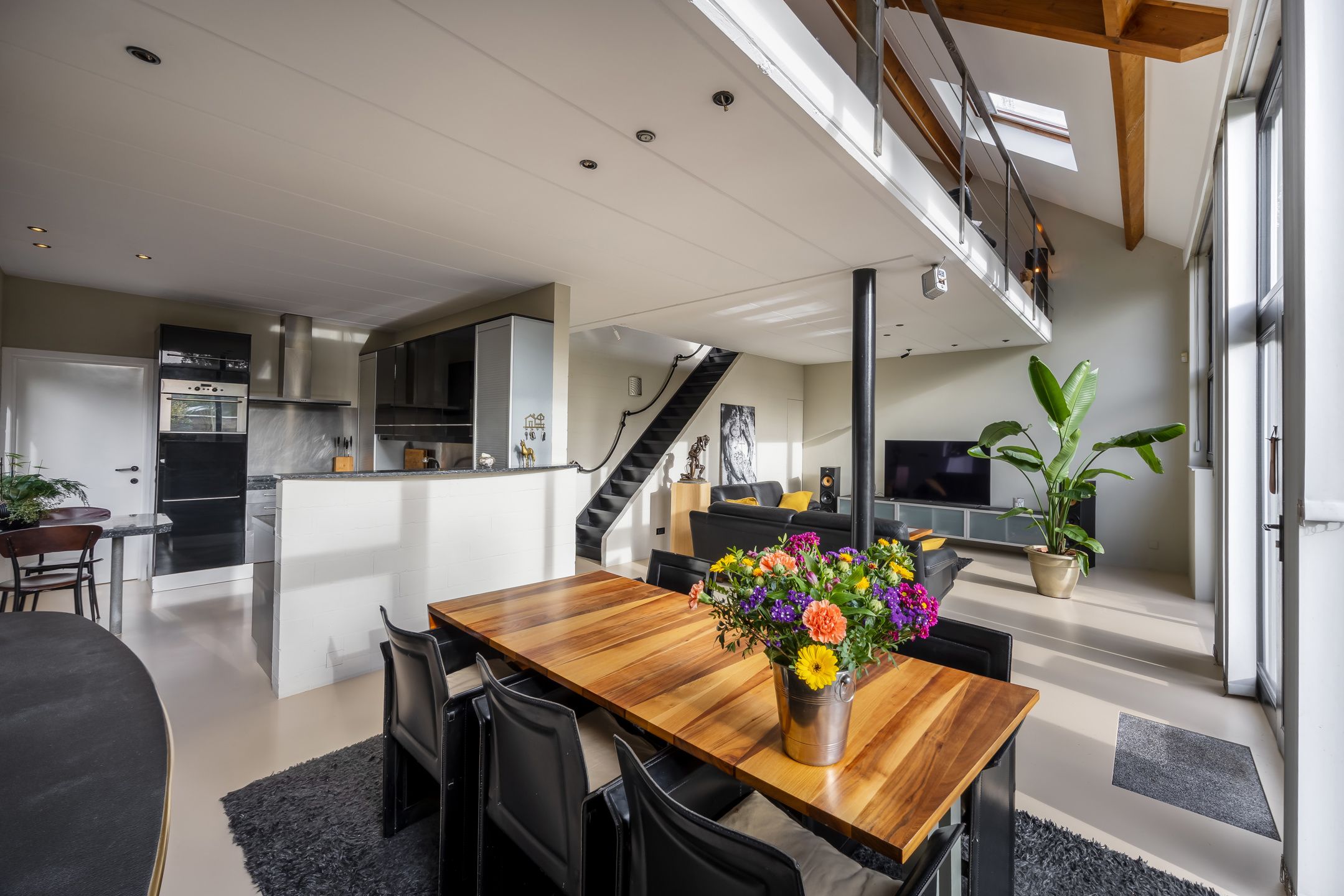 Halfopen bebouwing met tuin en multifunctioneel bijgebouw foto 11