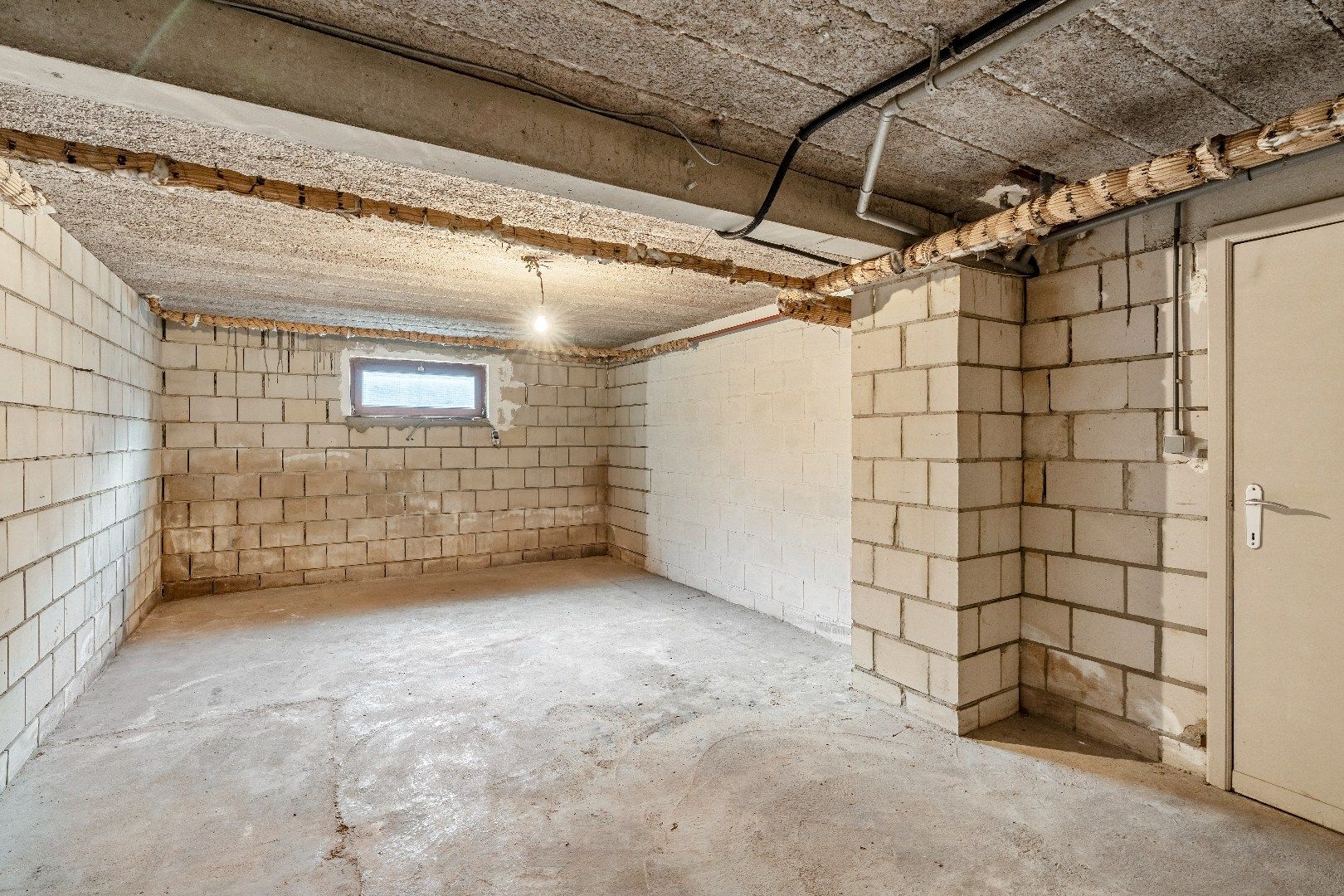  Te renoveren karakteristieke bungalow, 3 Slpk, ruime kelder met garage, op toplocatie foto 36