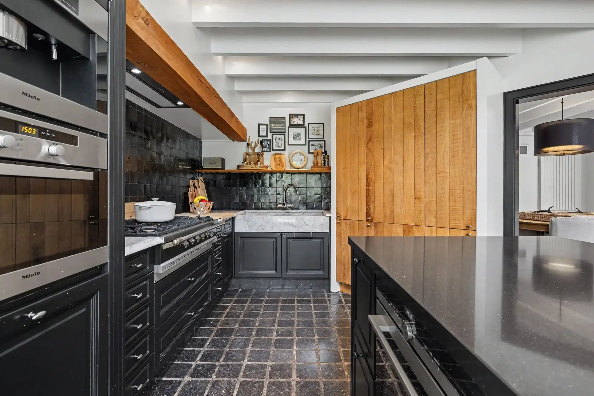 Kwalitatief afgewerkte gezinswoning in authentiek landelijke stijl met o.a. 4 slaapkamers & zwembad (344m²) foto 10