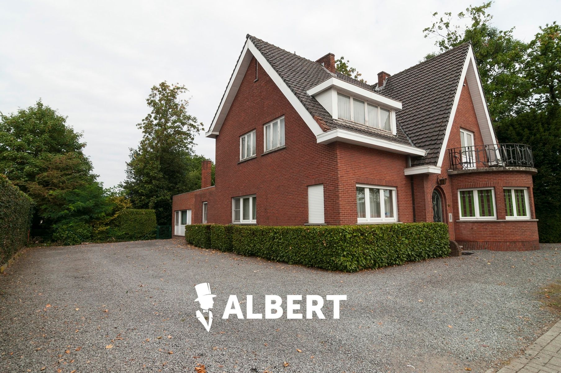 Hoofdfoto van de publicatie: Gunstig gelegen, ruime, tijdloze woning op prachtig perceel!