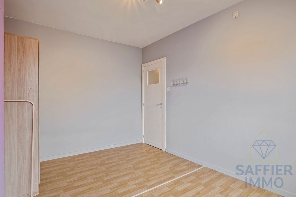 Halfopen bebouwing met zonnige tuin en 2 garages in rustige wijk te Izegem foto 19