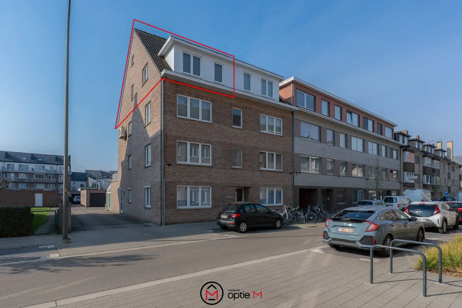 Instapklaar appartement dichtbij het centrum van Hasselt te koop foto {{pictureIndex}}