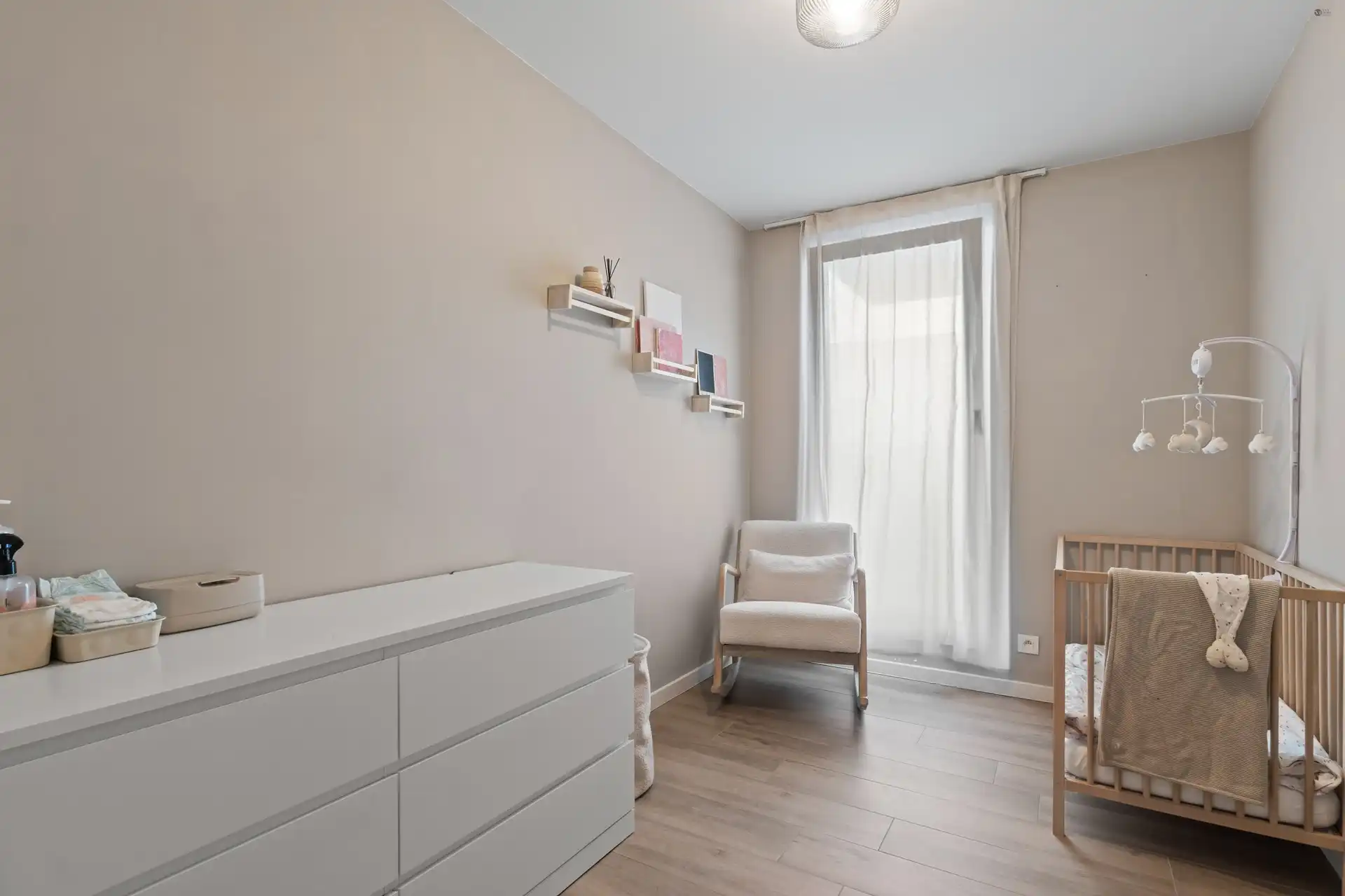 Modern tweeslaapkamer appartement te Sint-Niklaas foto 8