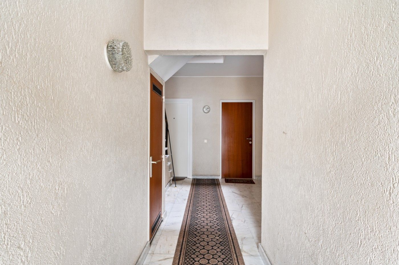 Gezellig app. op 1e verd. met 2 slpk., terras en garage foto 2