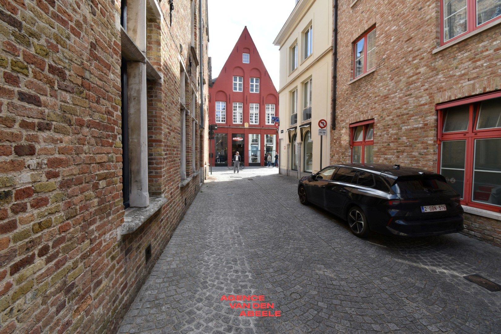 Opgefrist appartement met 1 slaapkamer te  Brugge. foto 2