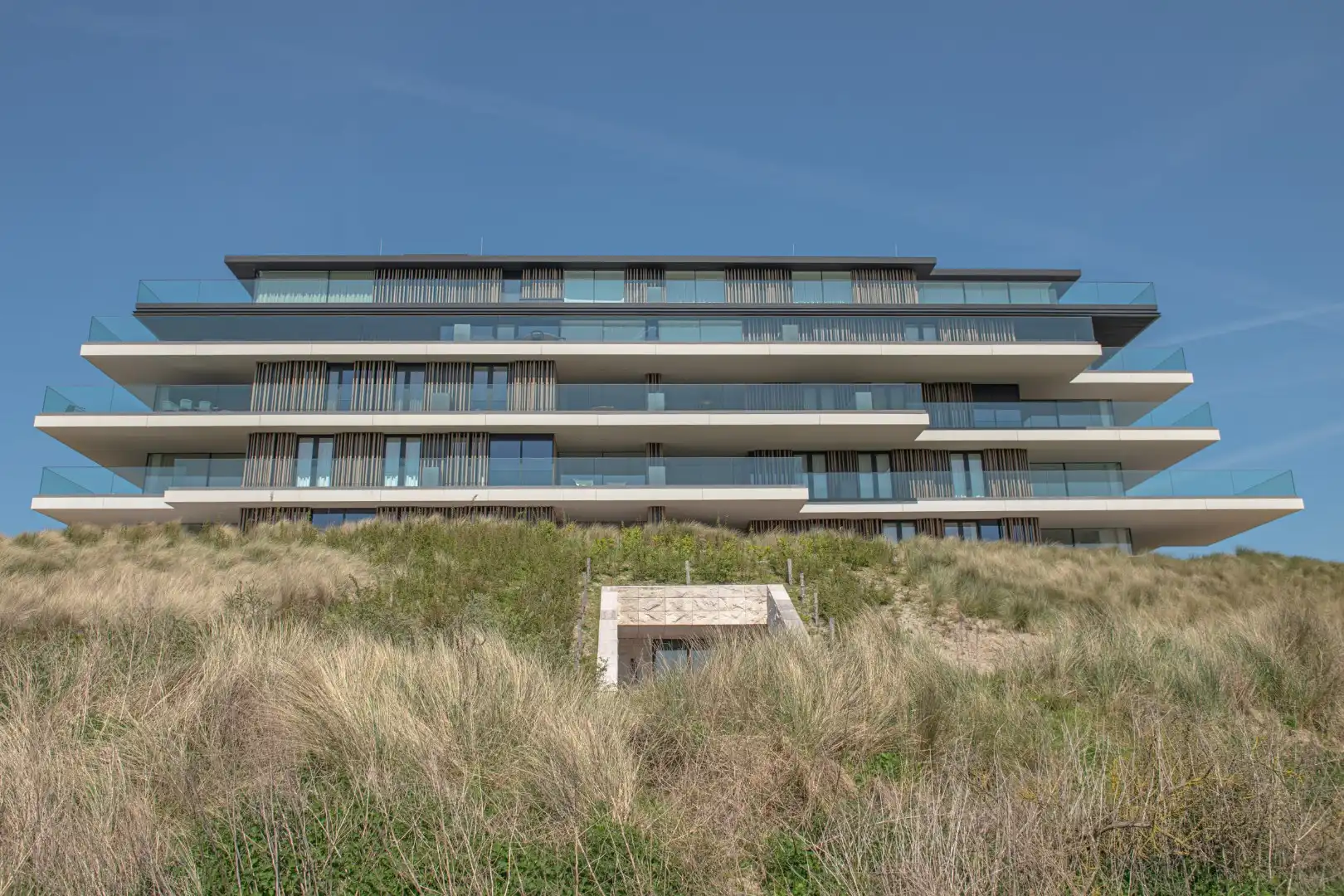 Uiterst smaakvol en top-notch afgewerkt appartement met panoramische zeezichten te Cadzand foto 17