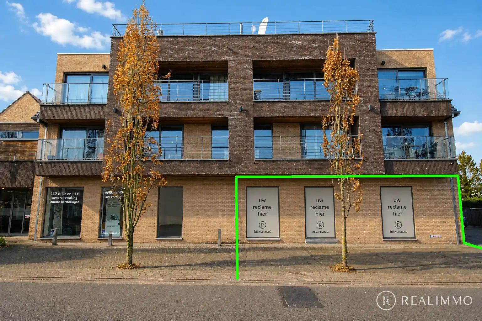 Handelsruimte, kantoorruimte of polyvalente ruimte op A-locatie in Waregem foto {{pictureIndex}}