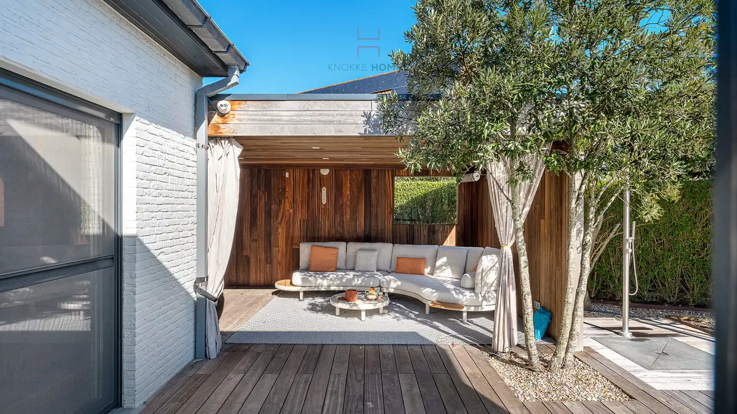 Luxueuze villa met zwembad in een residentiële wijk. foto 3