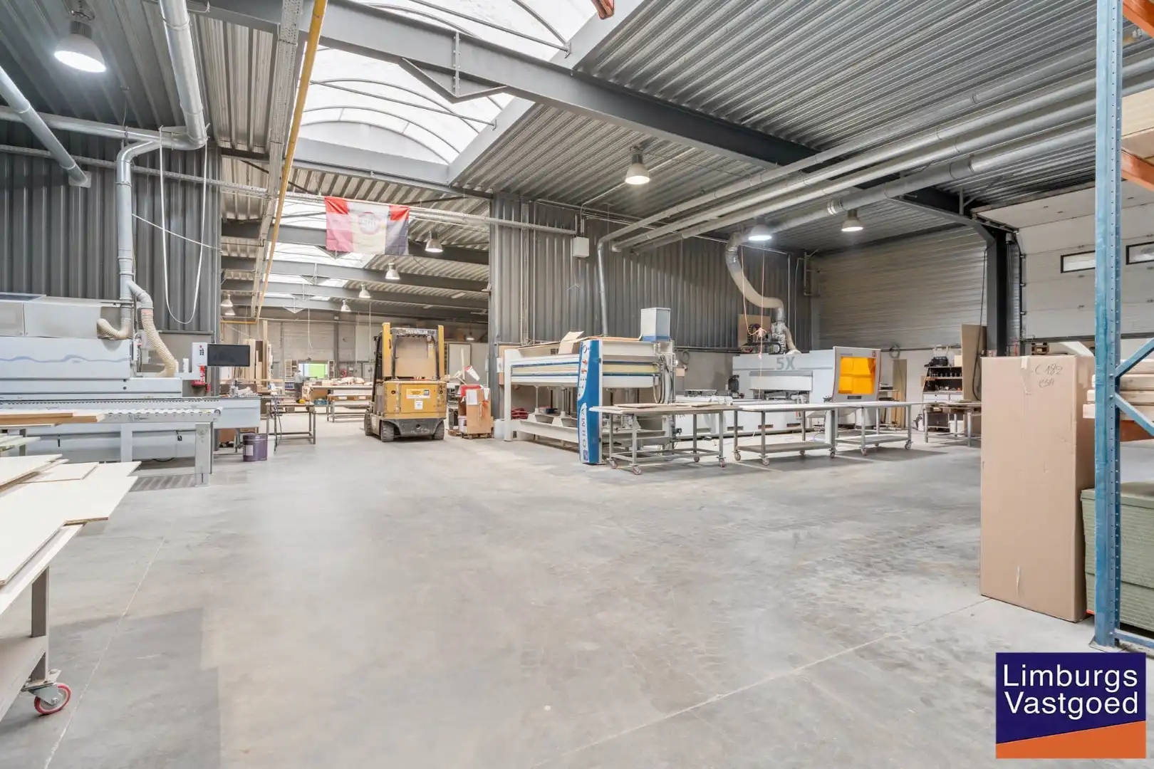 Industrieel gebouw,1.696m², met kantoren 120m² + appartement 120m², Genk-Zuid foto 5