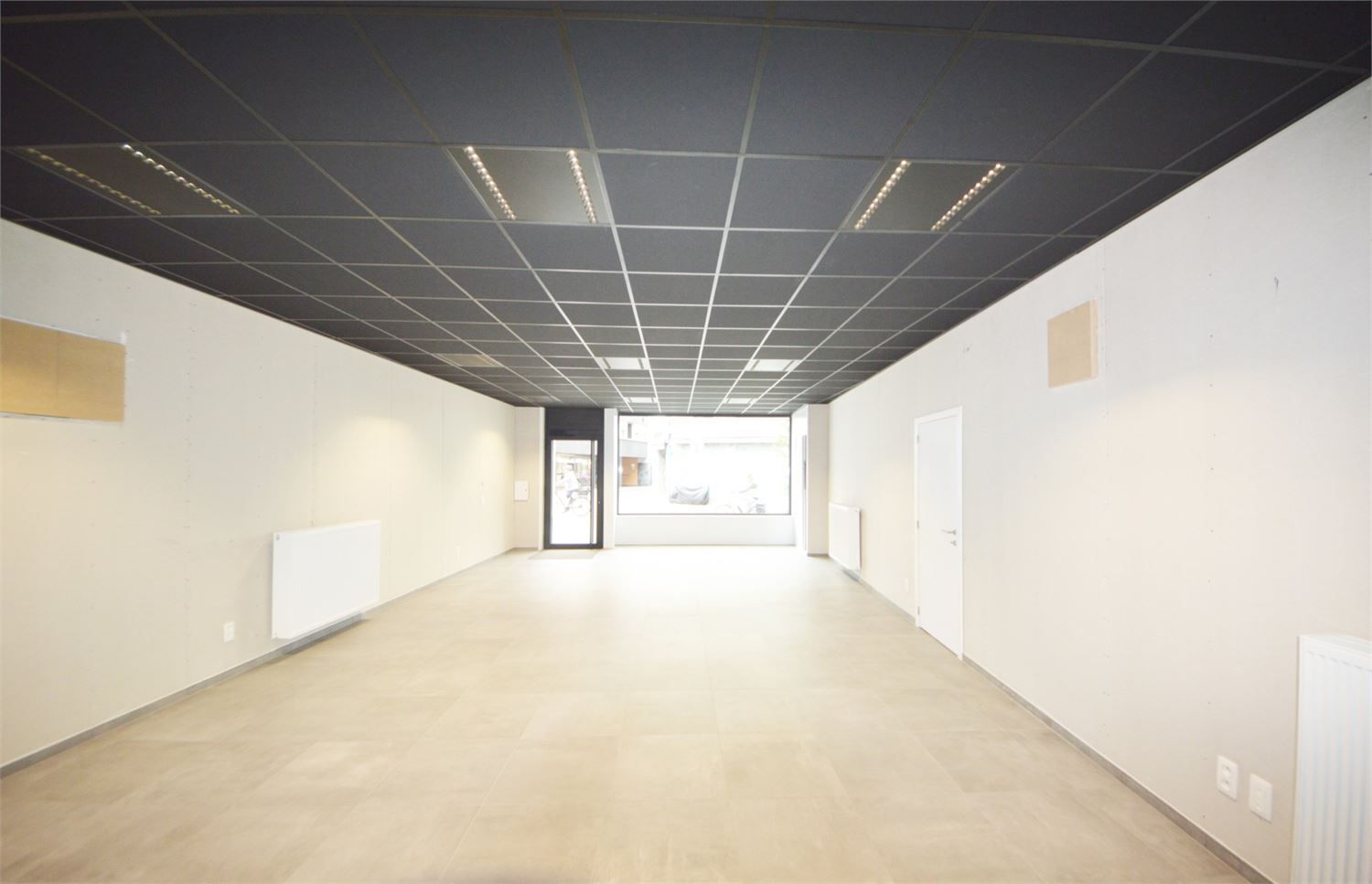 COMPLEET GERENOVEERD HANDELSPAND foto 3