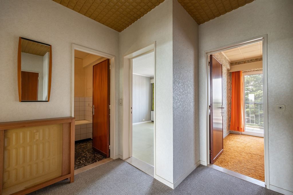 Lichtrijk, op te frissen appartement  foto 9