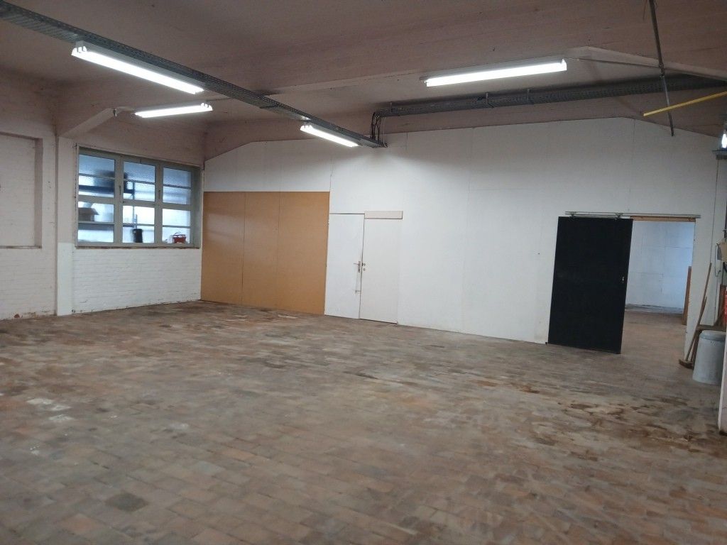 Goed bereikbaar atelier 100m² / werkplaats / magazijn | Spitaalstraat foto {{pictureIndex}}