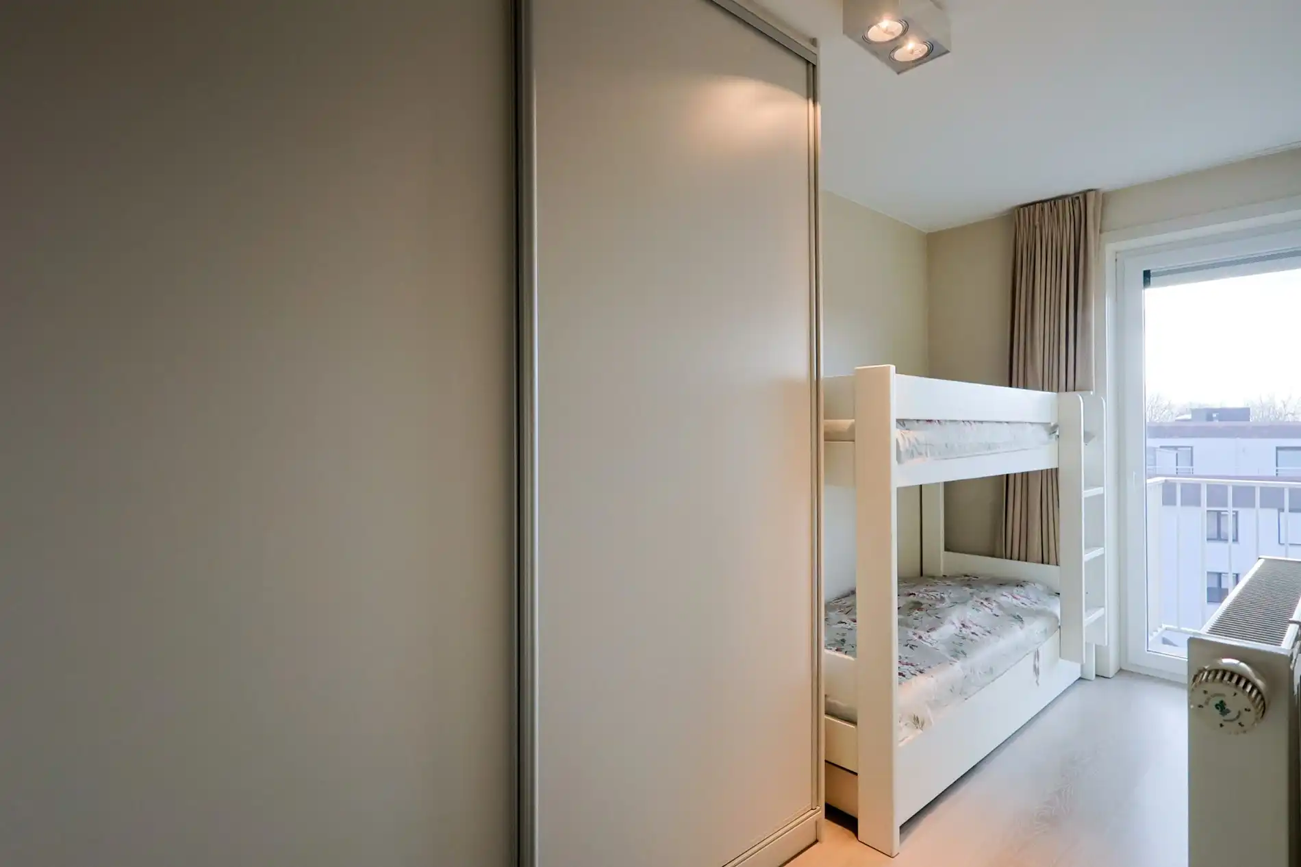 Modern appartement met eigen parkeerplaats nabij het strand Oostduinkerke foto 14