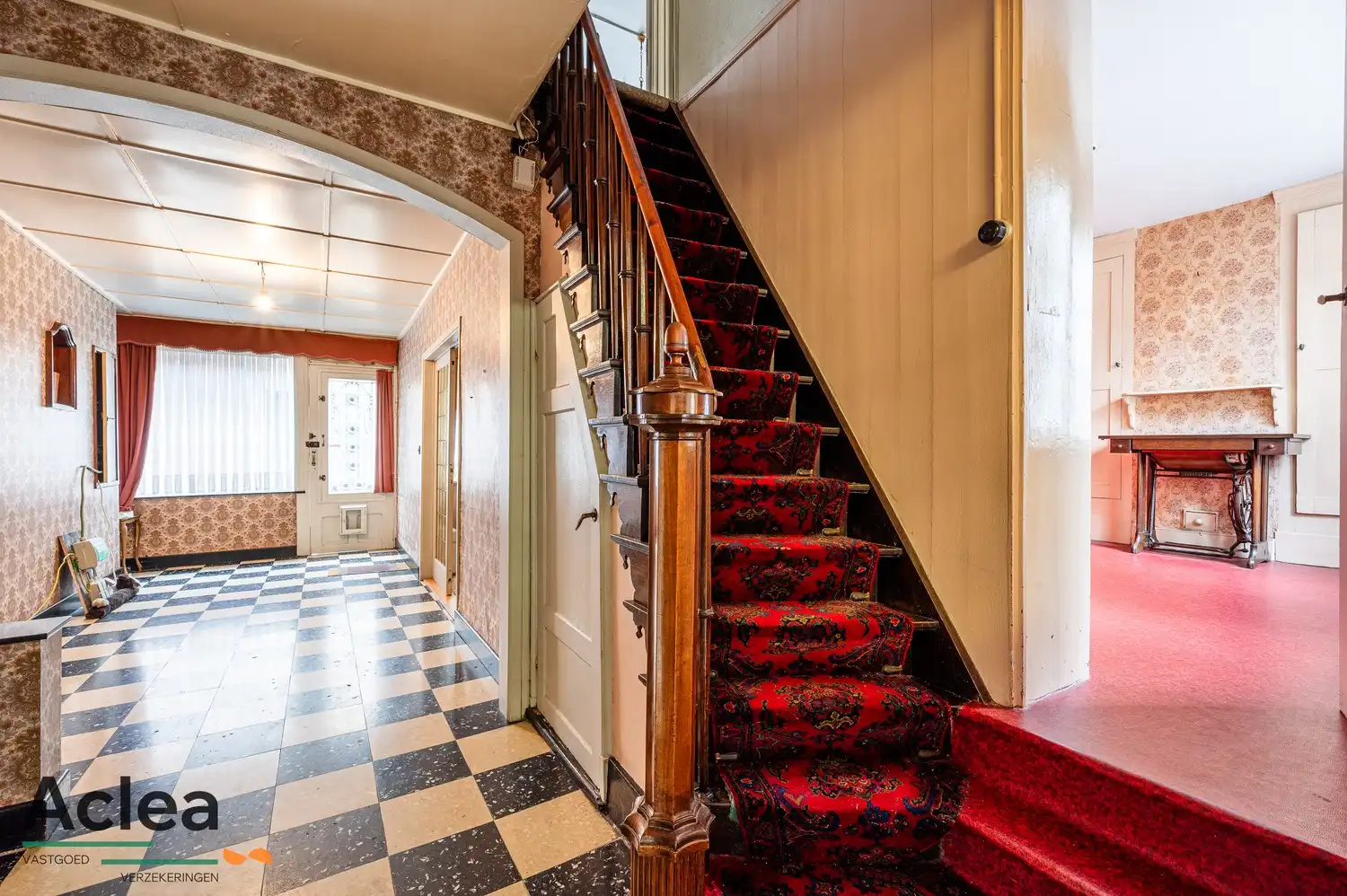 Hoofdfoto van de publicatie: Ruime authentieke woning in het centrum van Eeklo