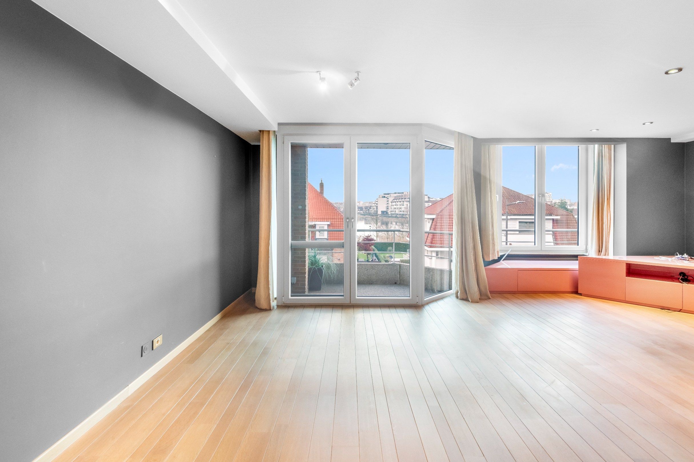 Zuid-west gericht appartement met open zicht over het Zegemeer. Inclusief garagebox en parkeerplaats GLV foto 3