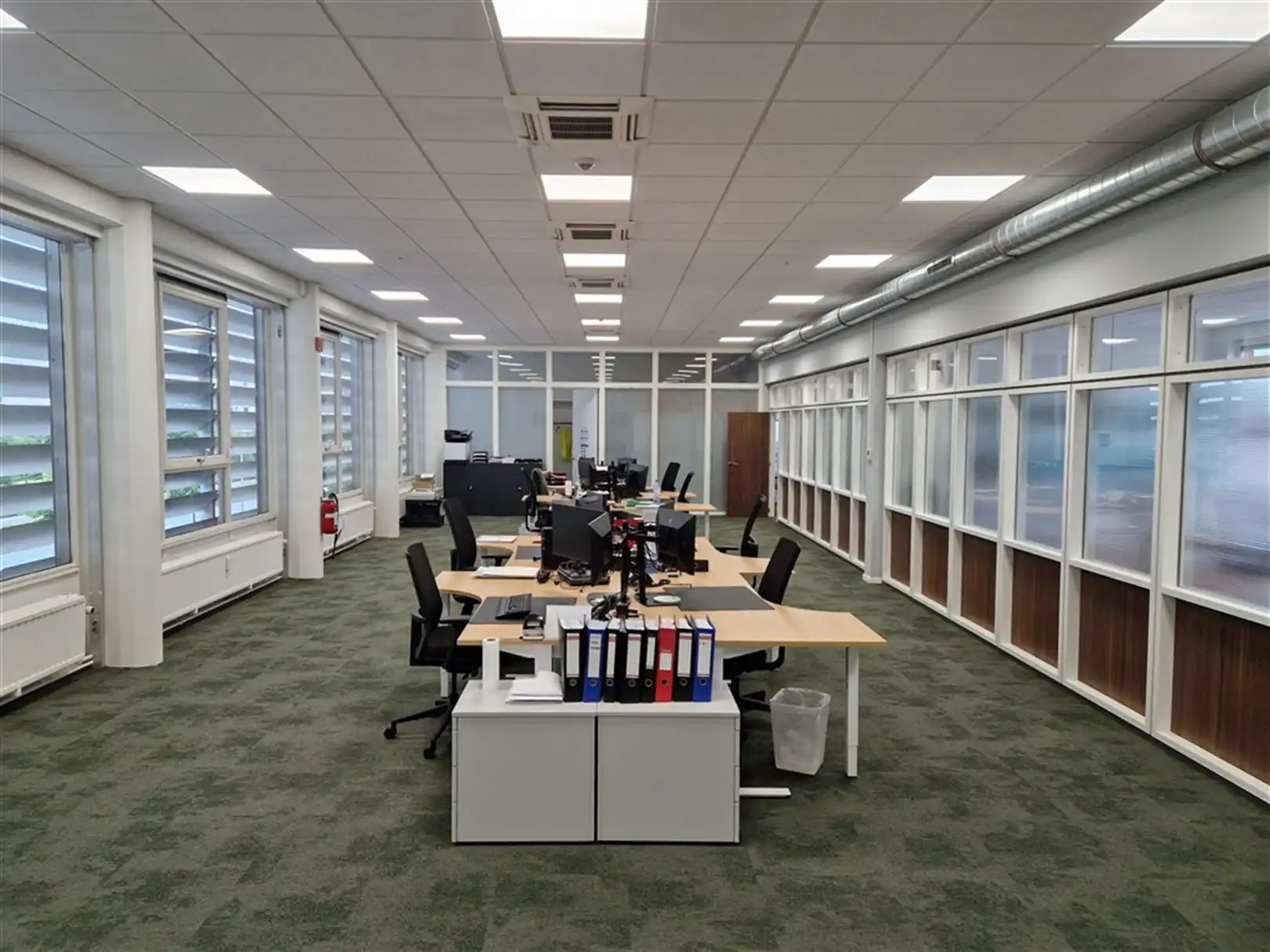 Instapklaar kantoor te huur ten noorden van Antwerpen foto 3