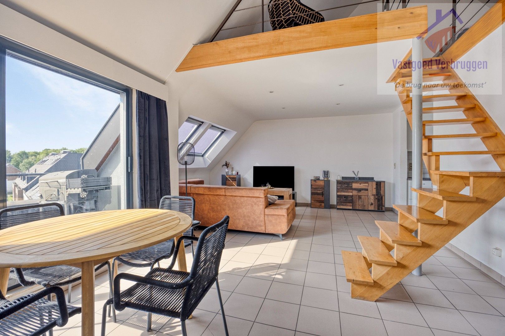 Instapklaar ruim 3 slpk duplex-penthouse met 2 terrassen in centrum van Erembodegem foto 5