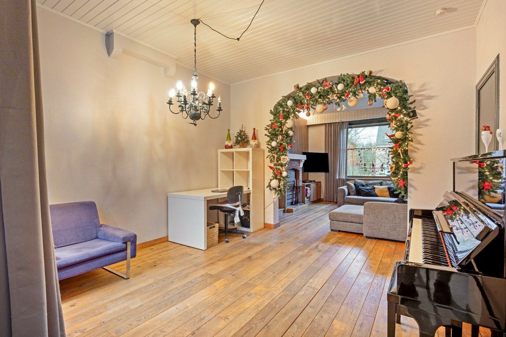 Ruim ingedeelde woning met 4 slpks op een mooi perceel van 21 are met achterliggend groen. foto 8