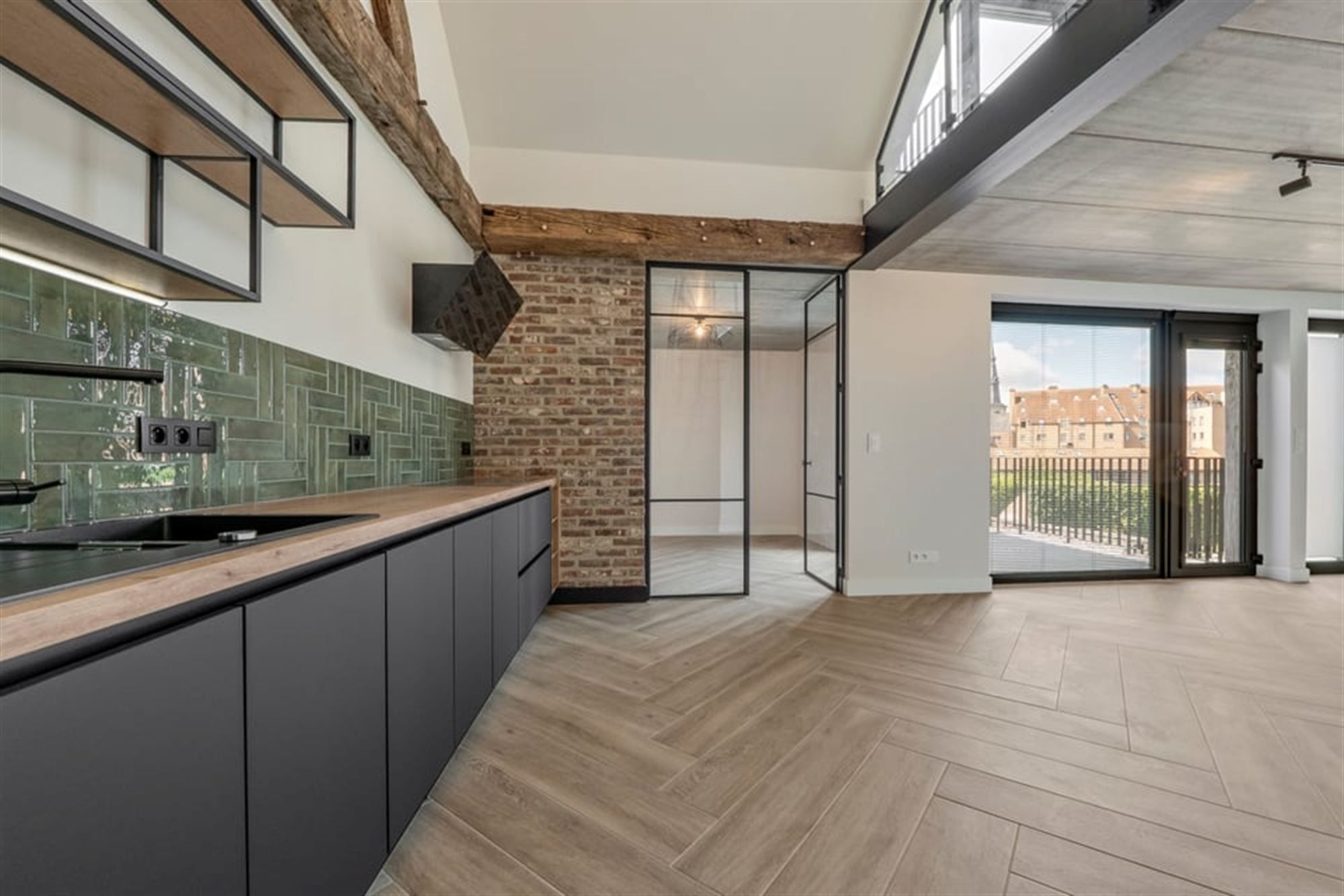 PRACHTIG GERENOVEERD APPARTEMENT MET 2 TERRASSEN TE HUUR MIDDENIN HET CENTRUM VAN SINT-TRUIDEN  foto 6