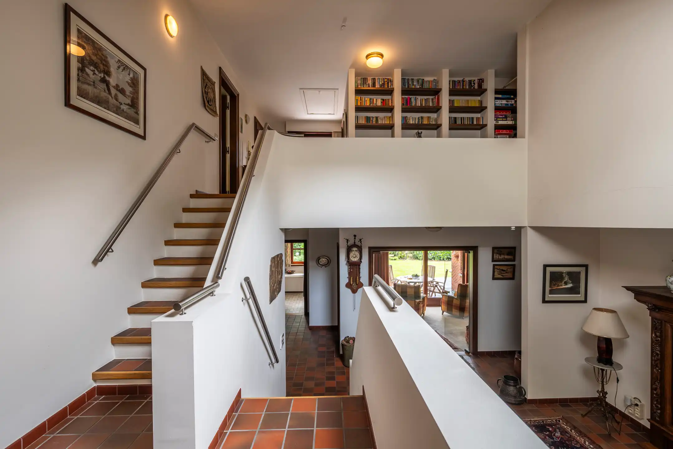 Ruime gezinswoning op prachtig perceel van ca. 1.972 m² foto 12
