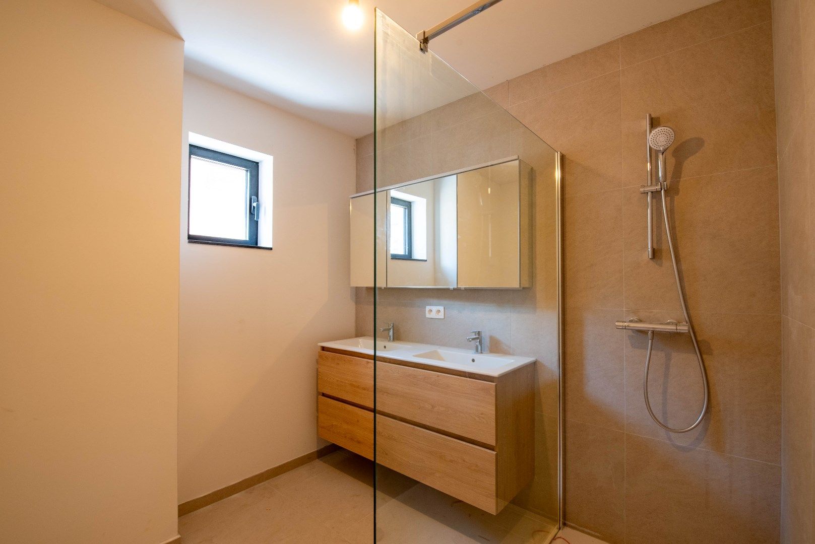 Modern BEN-appartement met groene tuin  foto 8