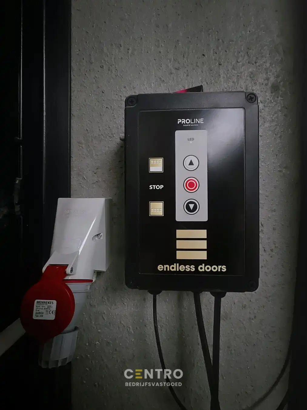 NB-magazijn van ± 275 m² (incl. 2 parkeerplaatsen!) en moderne glaspartij in driehoek TIELT-DEINZE-WAREGEM ! foto 11