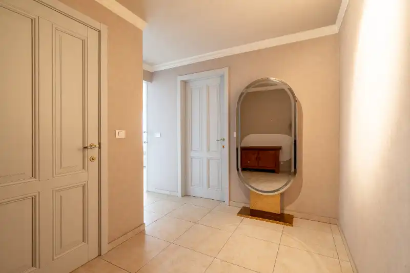 Ruim appartement (145m²) met 3 slaapkamers foto 7