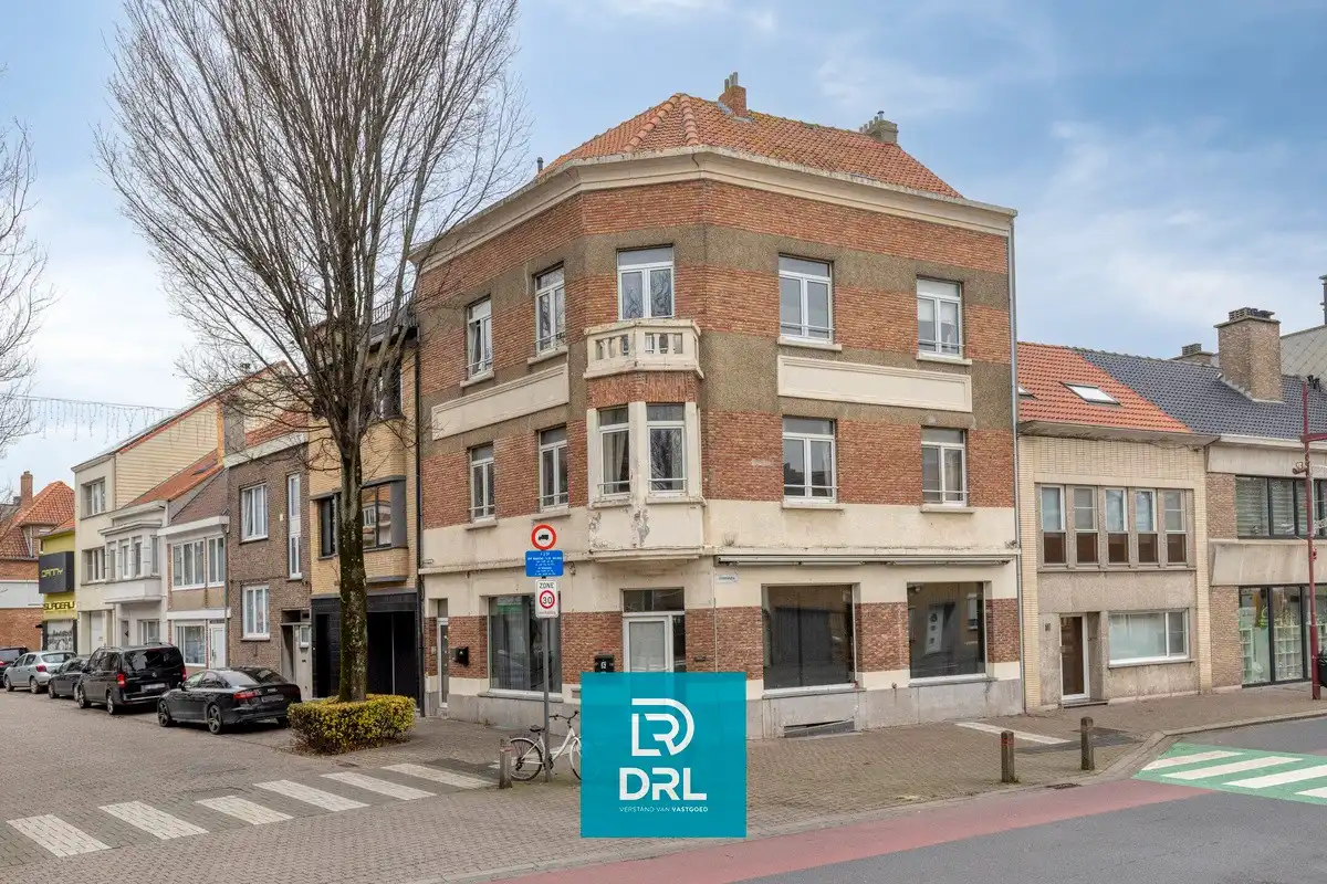 HANDELSHUIS met 2 APPARTEMENTEN te OOSTENDE foto {{pictureIndex}}