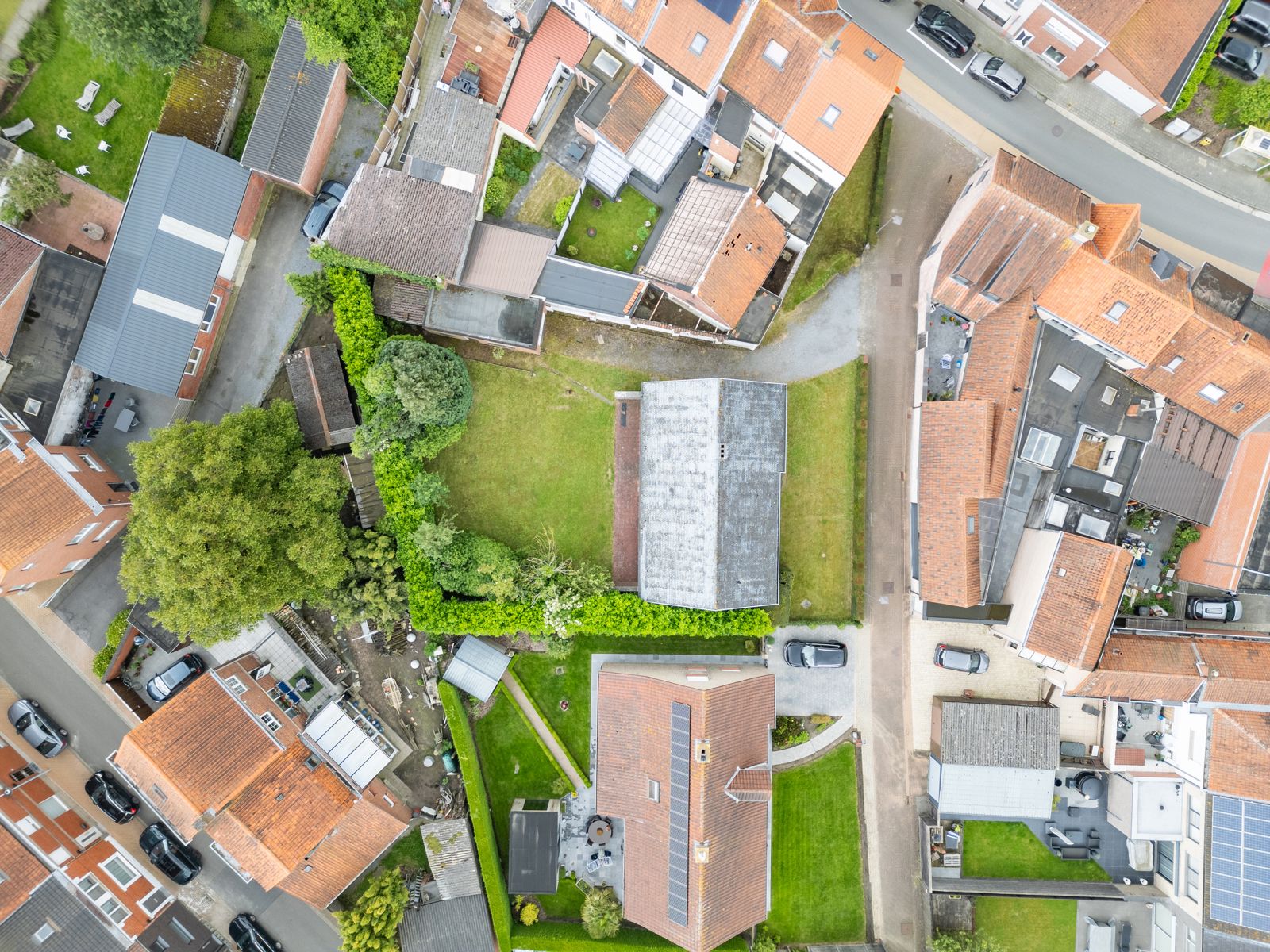 Alleenstaande, rustig gelegen te renoveren woning op meer dan 800 m² in het centrum foto 8