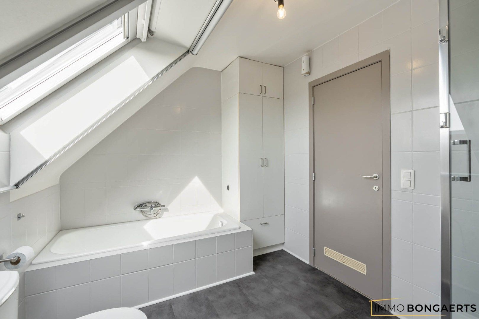 Ruime woning met 3 slaapkamers  foto 16