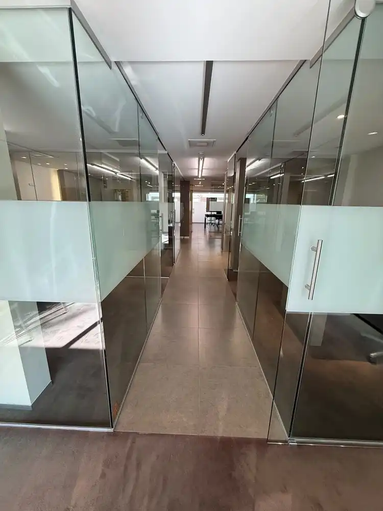 Instapklaar en strategisch gelegen kantoor-/praktijkpand (170 m²) met 6 autostaanplaatsen op toplocatie in Ninove foto 13