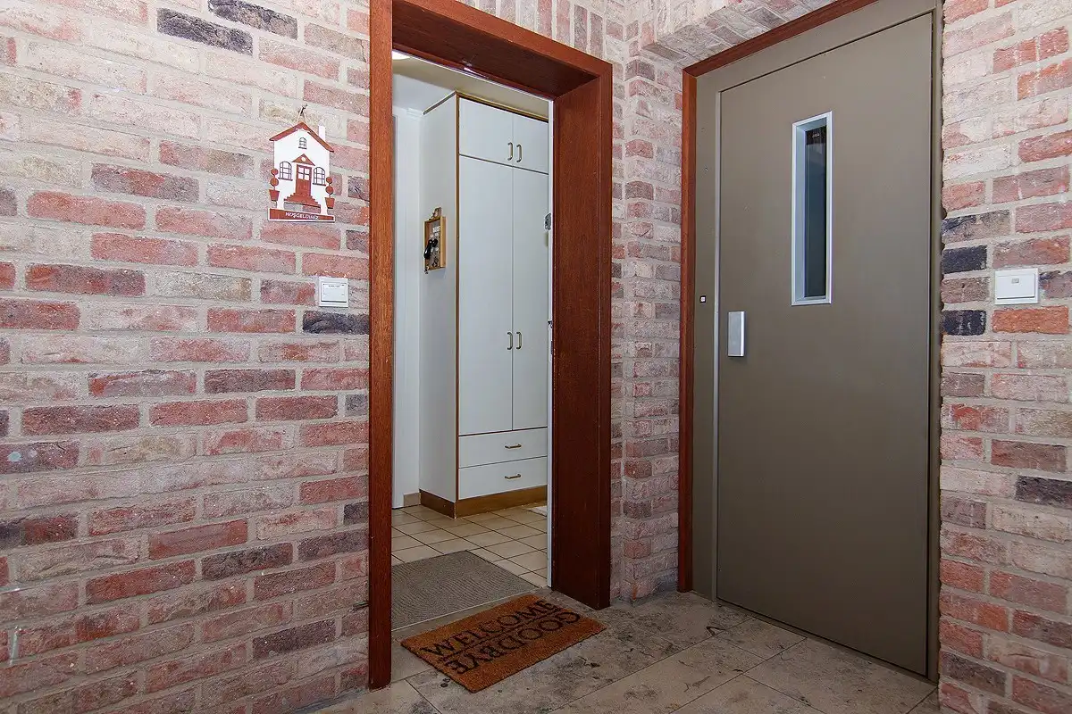 Verzorgd appartement met 2 slaapkamers,  groot terras en lift foto 9