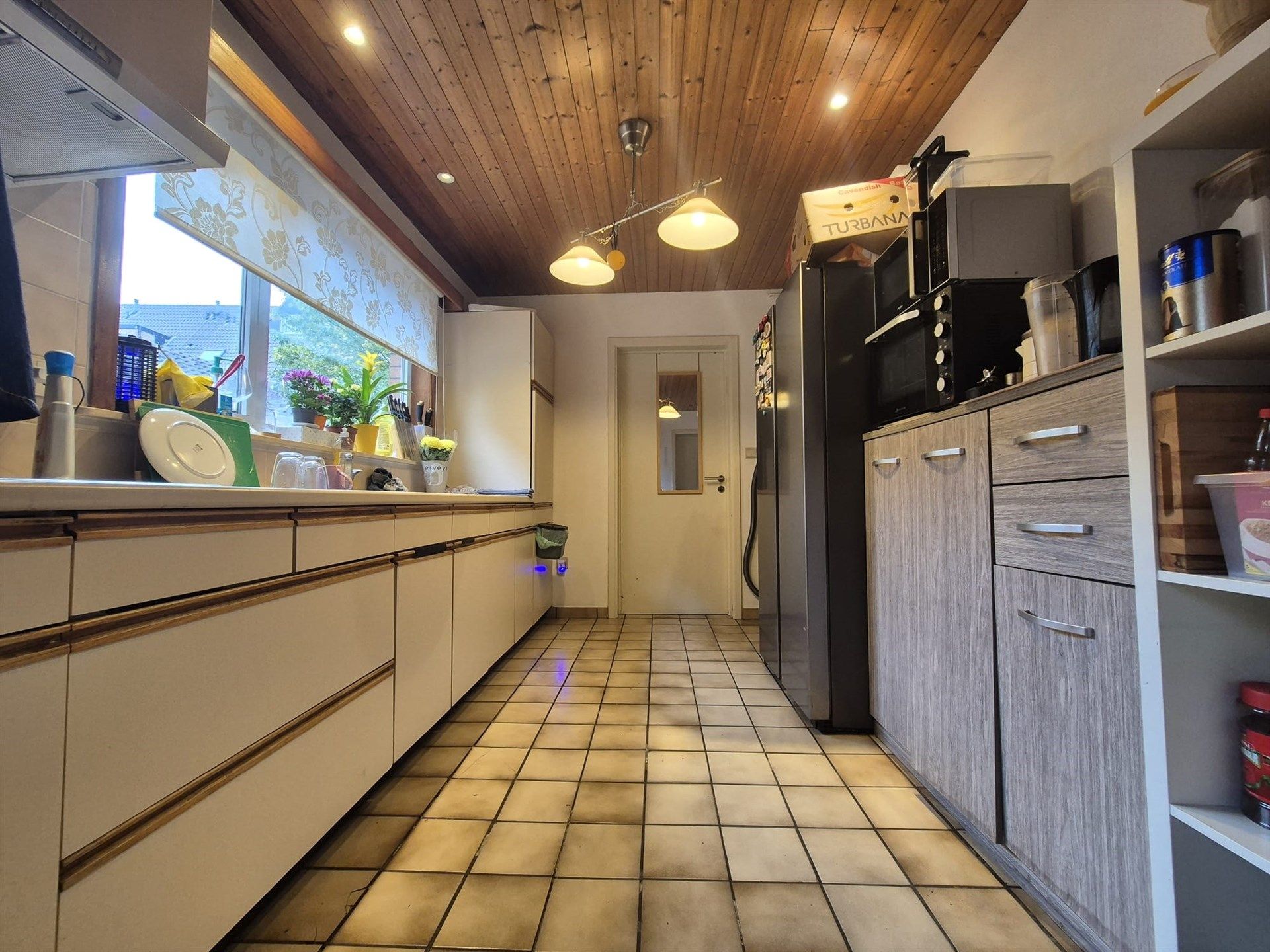 Centraal gelegen 2 slaapkamer woning met koer. foto 9
