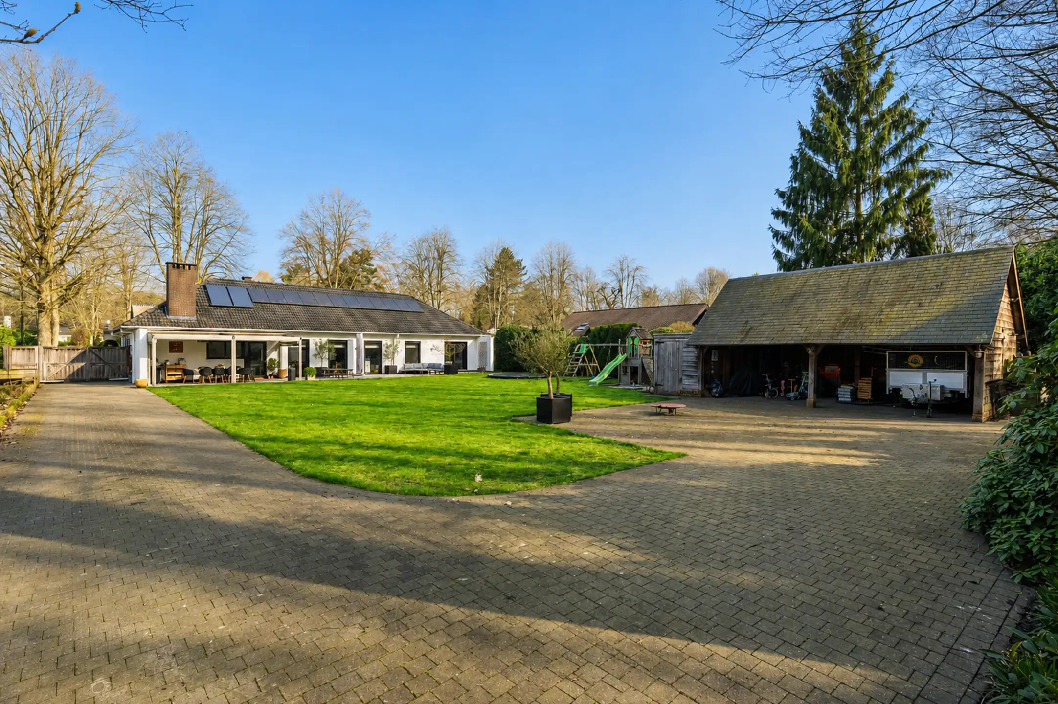 Instapklare gelijkvloerse villa op toplocatie (ca. 2.028 m²) foto 26