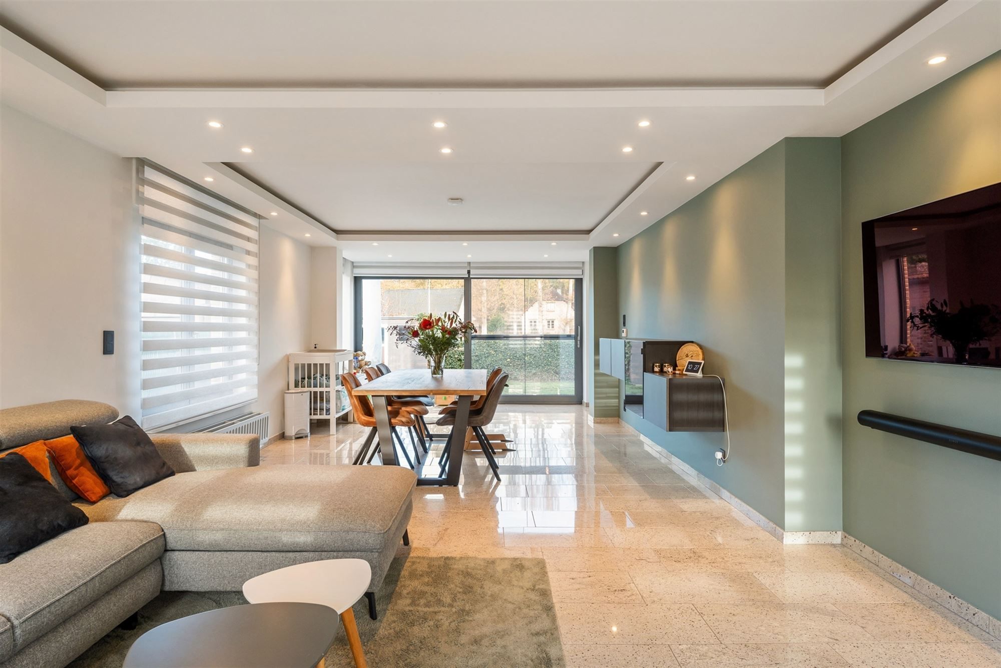 MOOI GERENOVEERDE WONING MET 4 SLAAPKAMERS OP RUSTIGE LIGGING VLAKBIJ KOERSEL CENTRUM foto 4