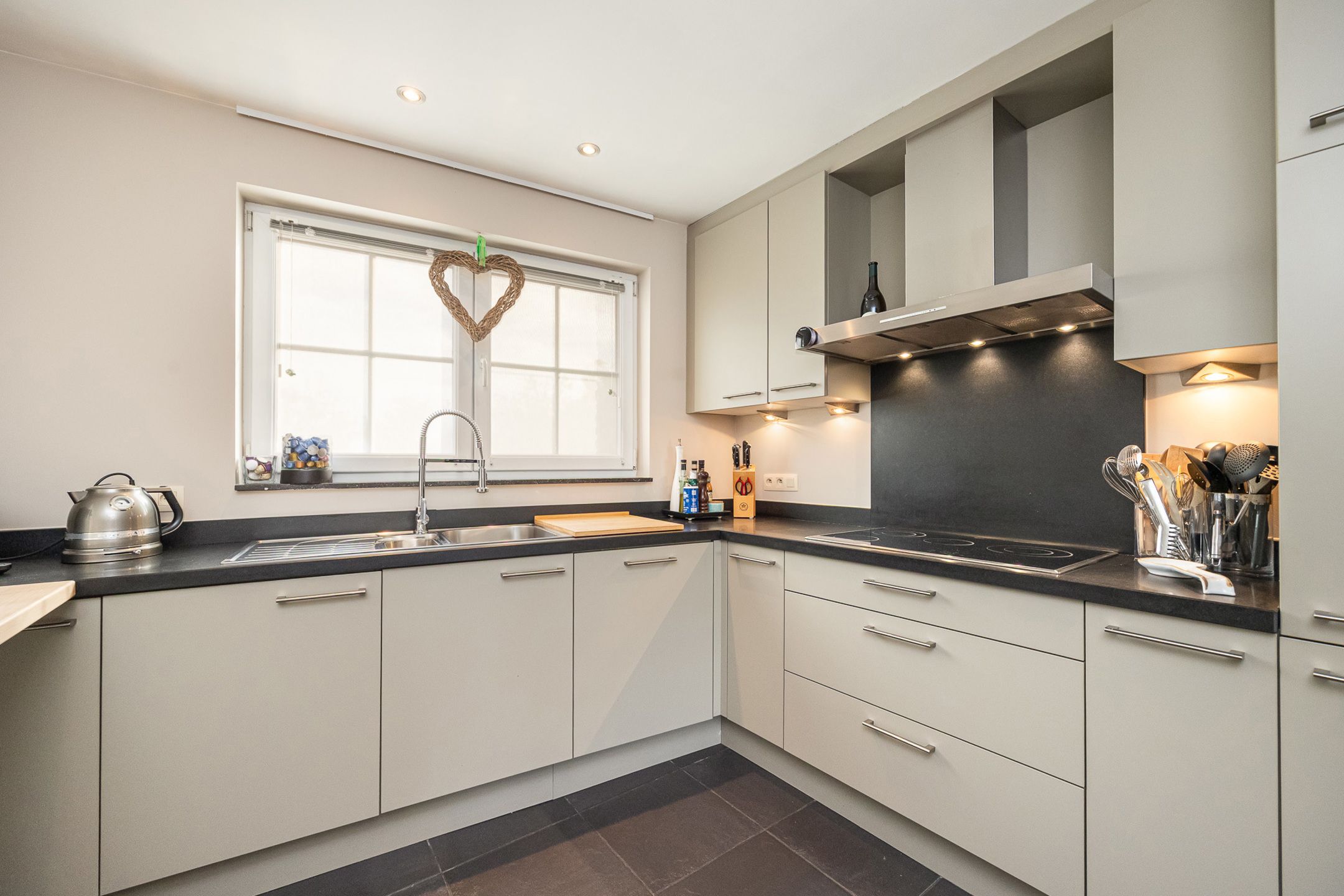 Volledig instapklaar duplex appartement met terras & garage foto 12