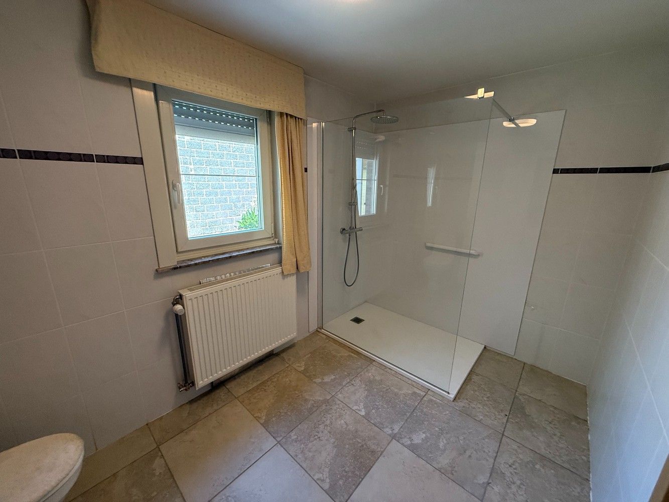 Zeer ruime woning met 5 slaapkamers! foto 6