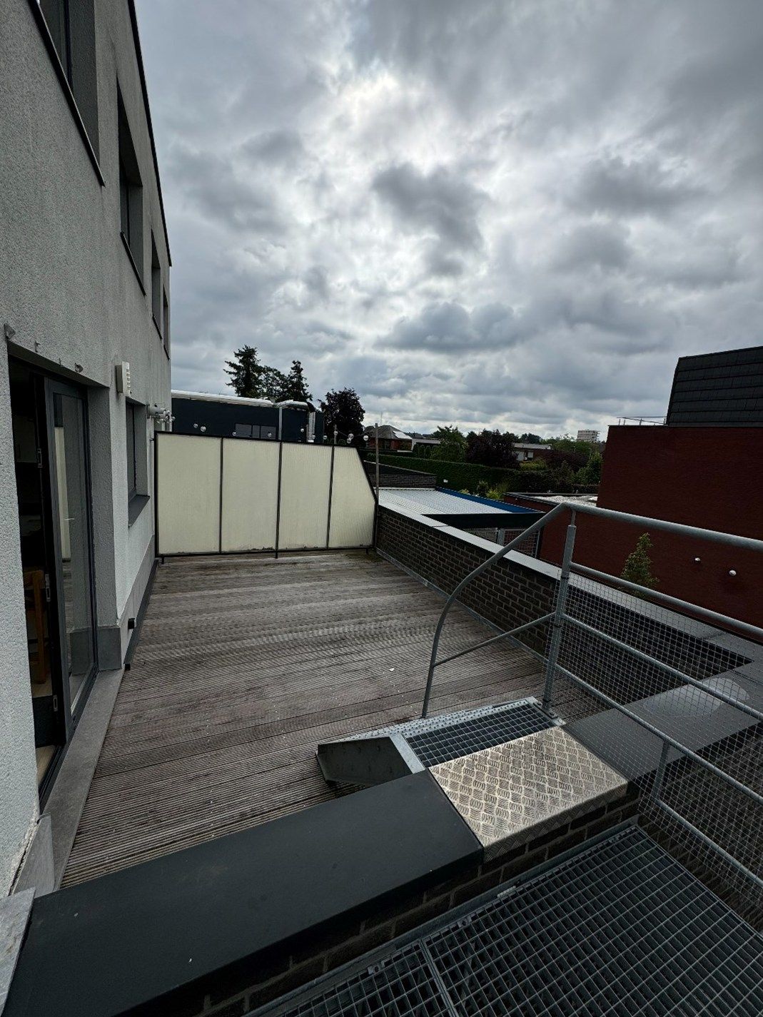 Duplex appartement met 3 slaapkamers en 2 autostaanplaatsen in hartje Beringen foto 8
