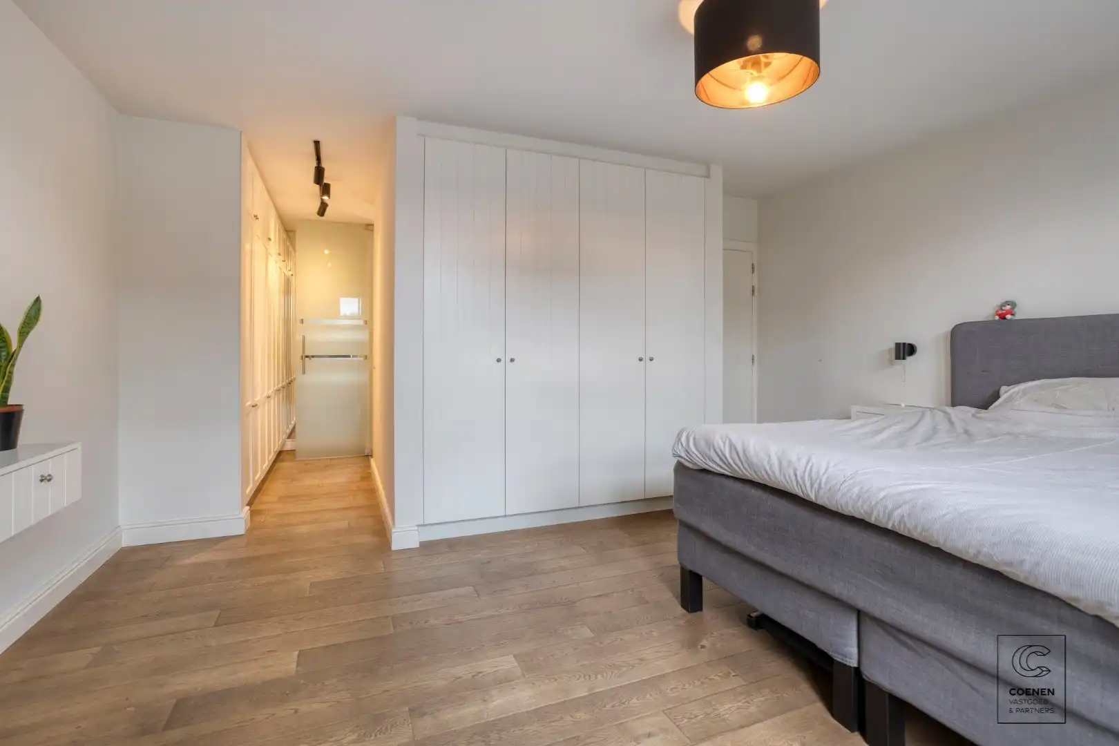 Prachtige woning met een bew. opp. van 302 m², 6 slpk, 3 bk en prachtige tuin met zwembad  foto 23