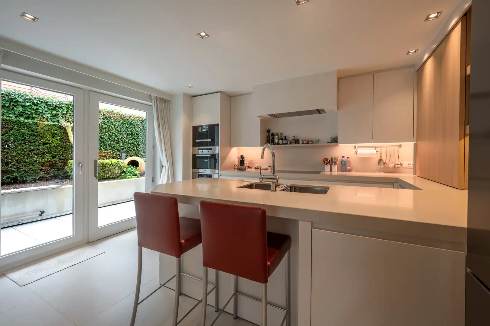 Uniek appartement van ongeveer 300 m2 met een prachtige privatieve tuin. foto 14