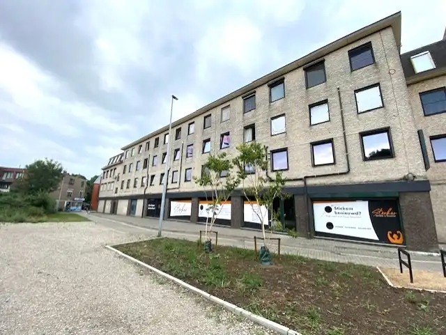 Recent ideaal gelegen volledig gerenoveerd appartement HARTJE Geel 2 slpk, met autostaanplaats foto 19