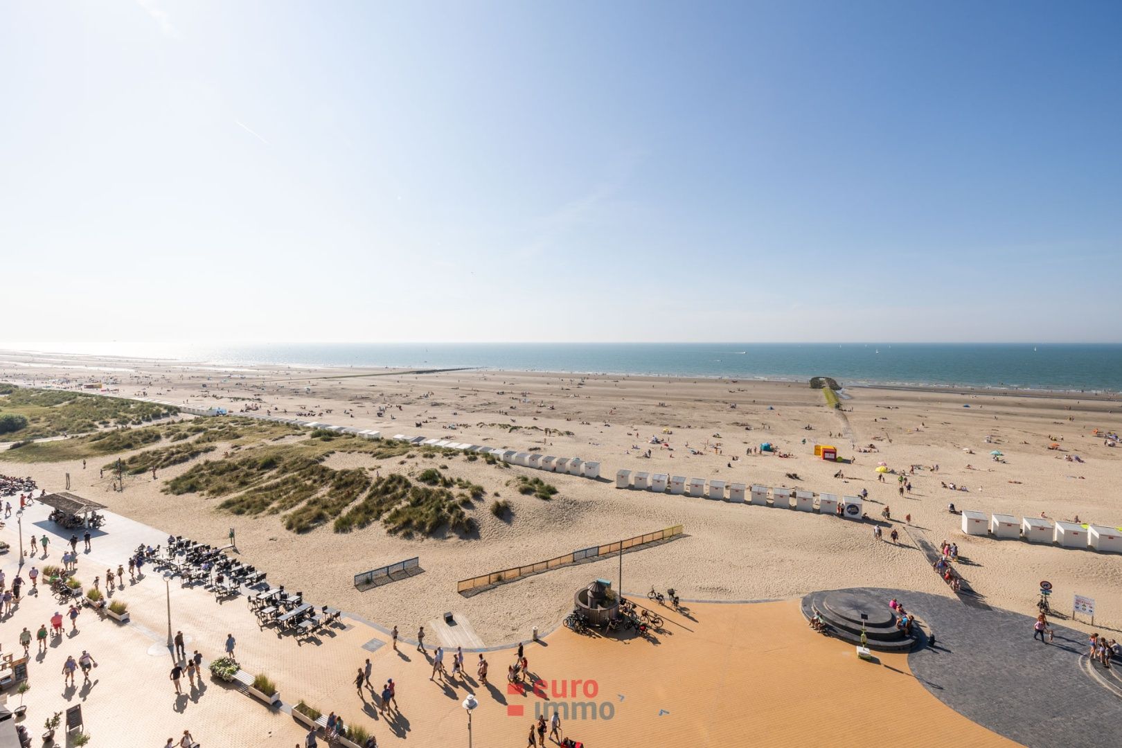 VASTGOEDTOPPER !!  Zeedijk-appartement met FENOMENALE VERGEZICHTEN op de zee, het zandstrand en de brede zeedijk!! foto 8