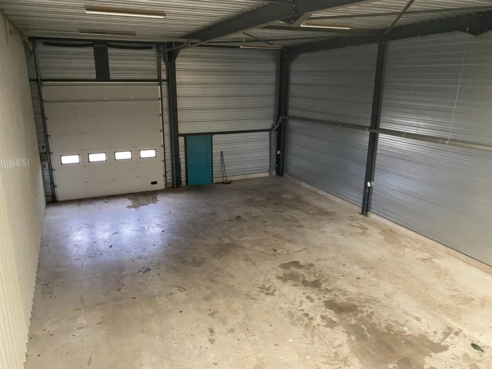 BEDRIJFSGEBOUW MET GROOT BUITENTERREIN IN GENK foto 6