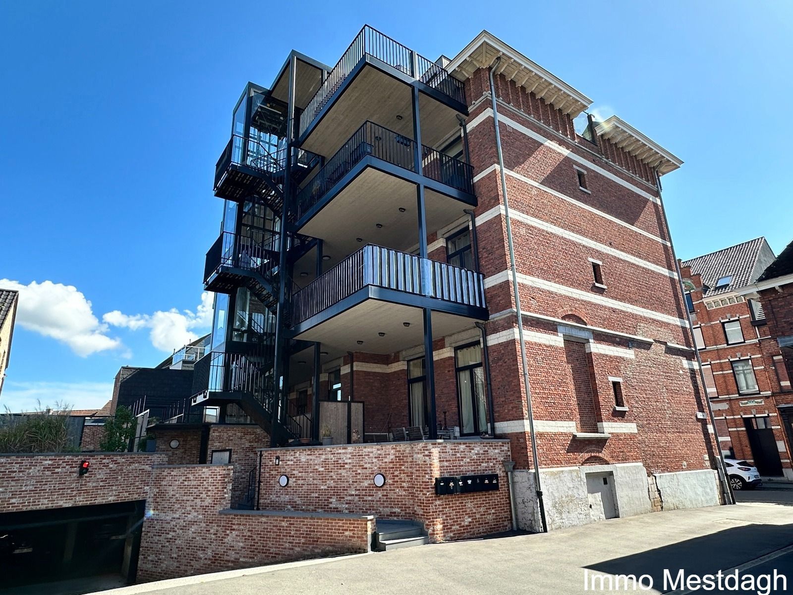 Top appartement binnen ring Diest, met terras foto {{pictureIndex}}